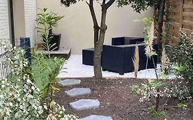 Studio Equipe En Rez De Jardin